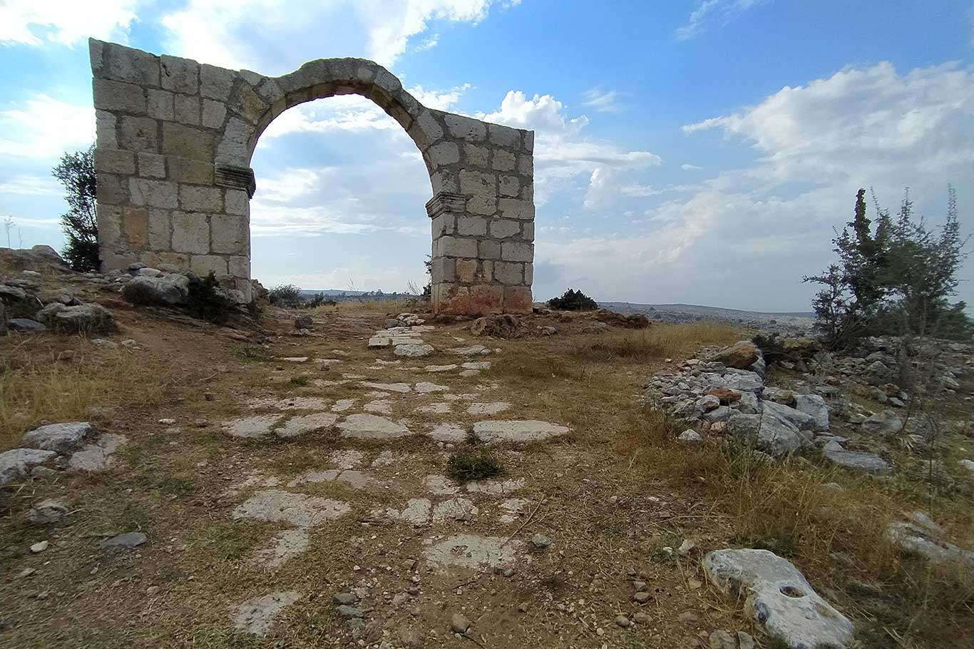 Tarsus'taki tarihi "Roma yolu" ziyaretçilerini bekliyor Tarsus'taki tarihi "Roma yolu" ziyaretçilerini bekliyor